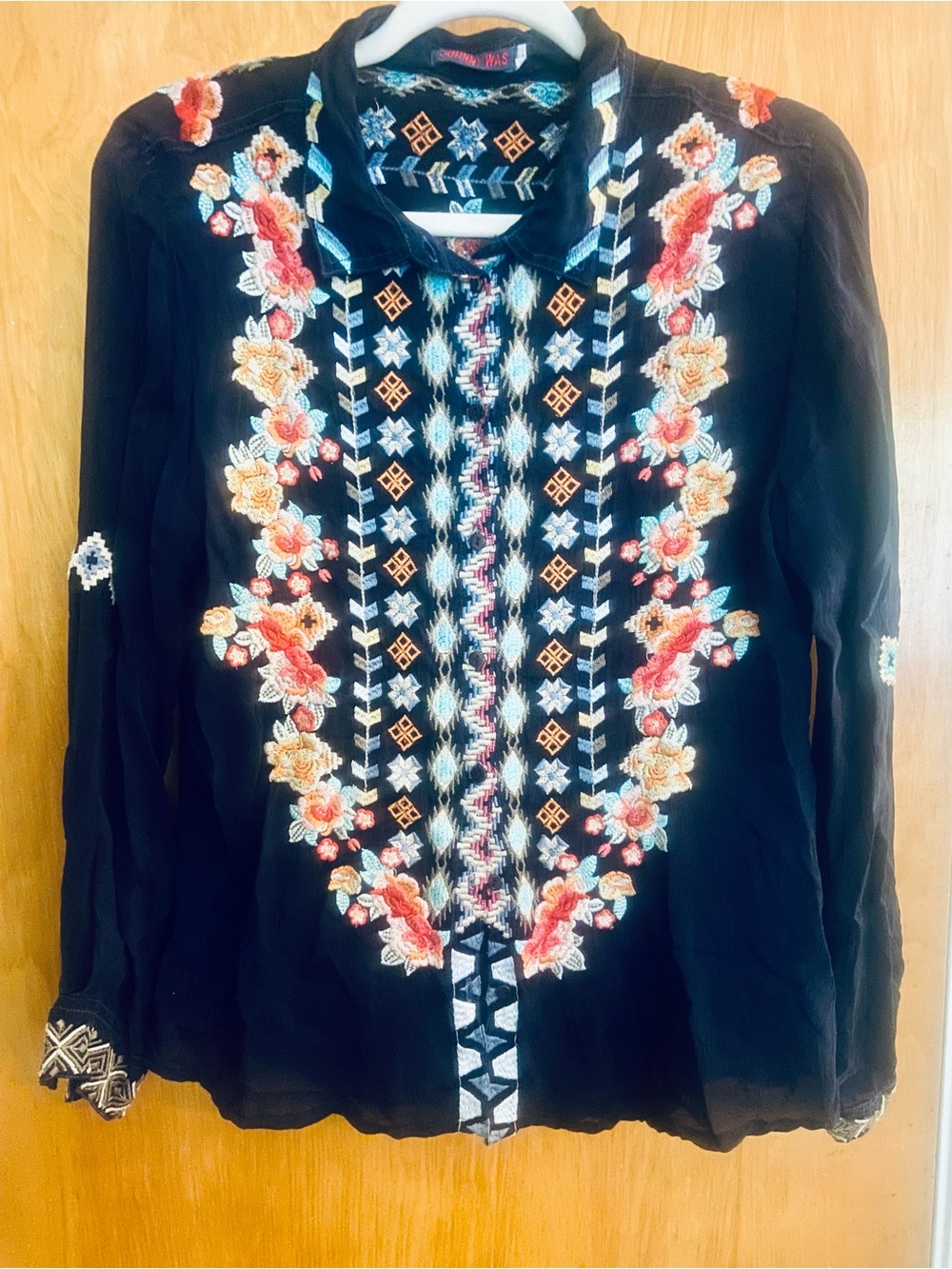 🧡🩷🩵💙Johnny Was NAVY Embroidered Floral V-Neck Boho Blouse SIZE LARGE